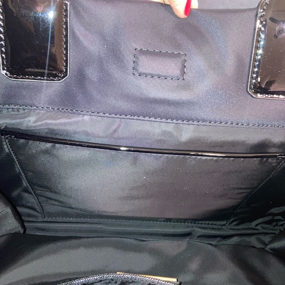 NWT Tory Burch Ella Black Patent Logo Tote with Signature Double T Logo - Picture 14 of 17